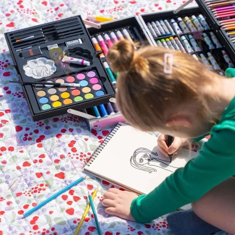 Colour Plastic Deluxe Art Set Box