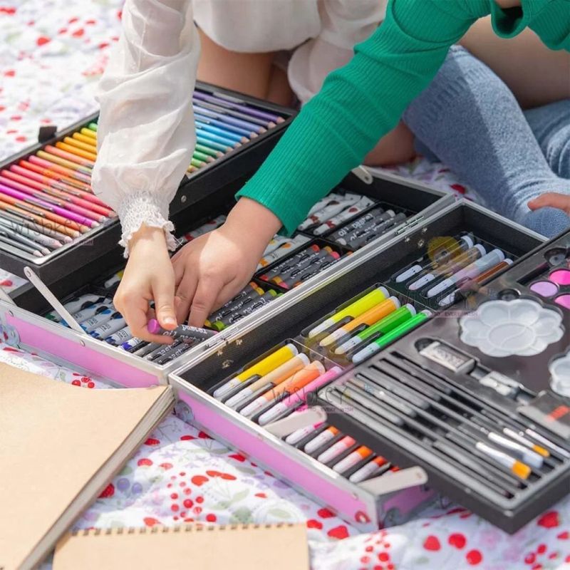 Colour Plastic Deluxe Art Set Box